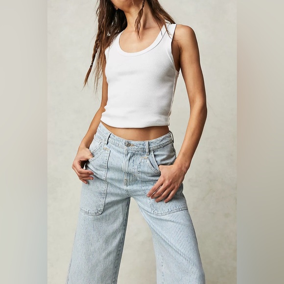 🌟LAST ONE! FREE PEOPLE Piper Mid-Rise Crop Wide-Leg Jeans in Worn Railroad - Picture 5 of 12